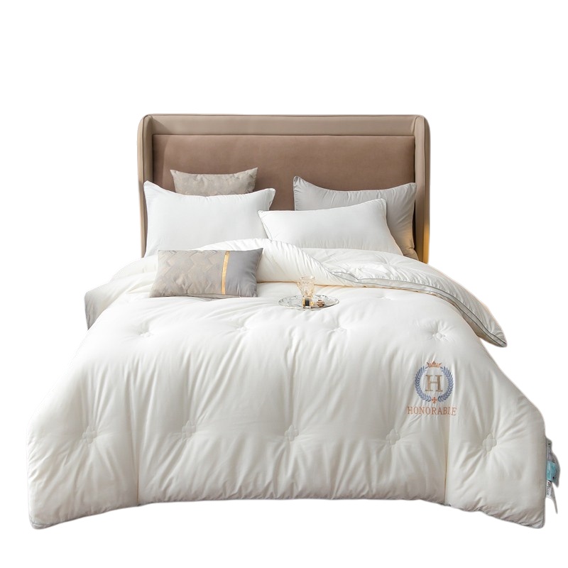 伊伊爱 BZ0TDC2100846 全棉纯色大豆秋冬被 220*240cm （单位：条） 皇嘉白