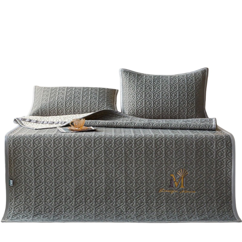 伊伊爱 XZ0AN02200023 纯色字母绣乳胶凉席三件套 150*200cm （单位：套） 时尚灰