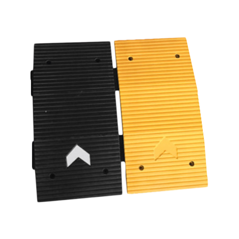 锦安行 JCH-JSD32 橡胶减速带 单箭头加宽款 1000×1000×75mm （单位：个）  黄黑相间色