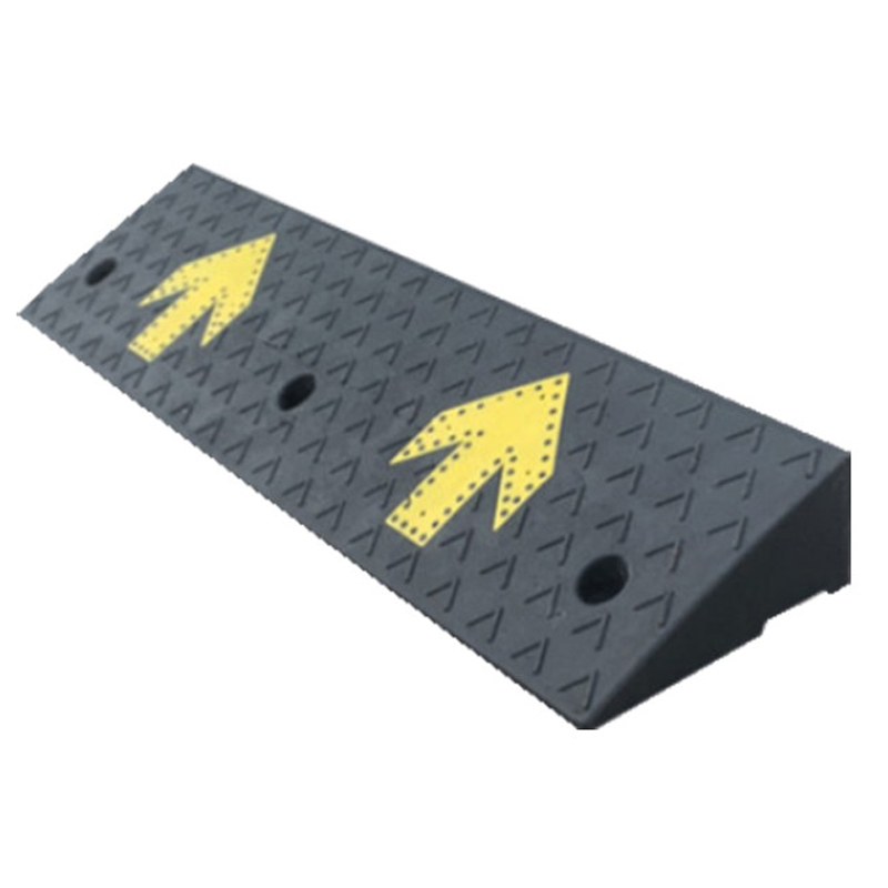 锦安行 JCH-LYP-X19 橡塑箭头路沿坡 100×25×8cm （单位：个）  黑色