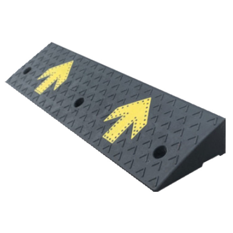锦安行 JCH-LYP-X20 橡塑箭头路沿坡 100×25×9cm （单位：个）  黑色
