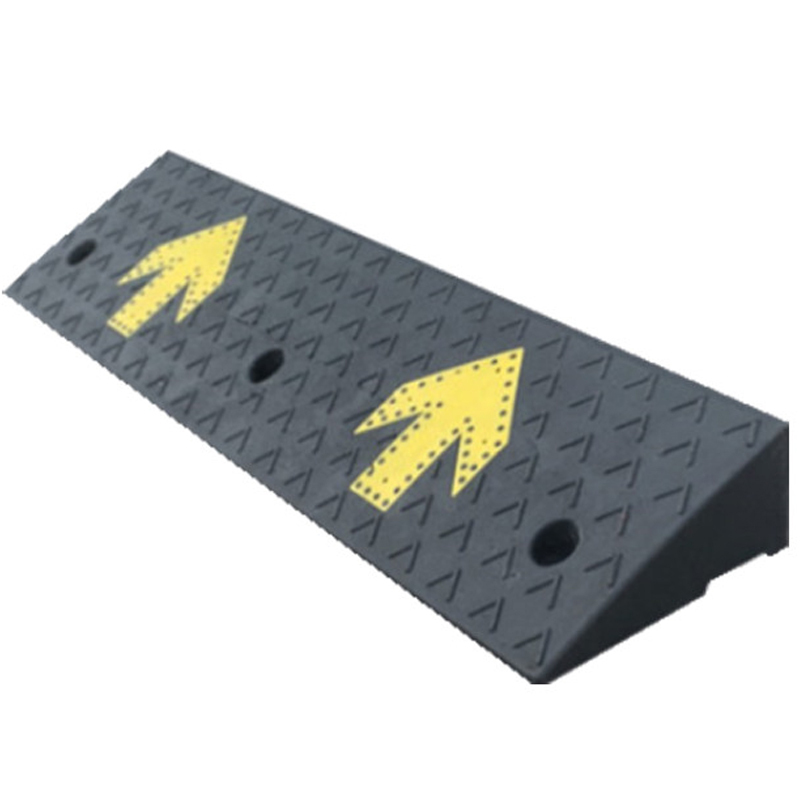 锦安行 JCH-LYP-X21 橡塑箭头路沿坡 100×25×10cm （单位：个）  黑色