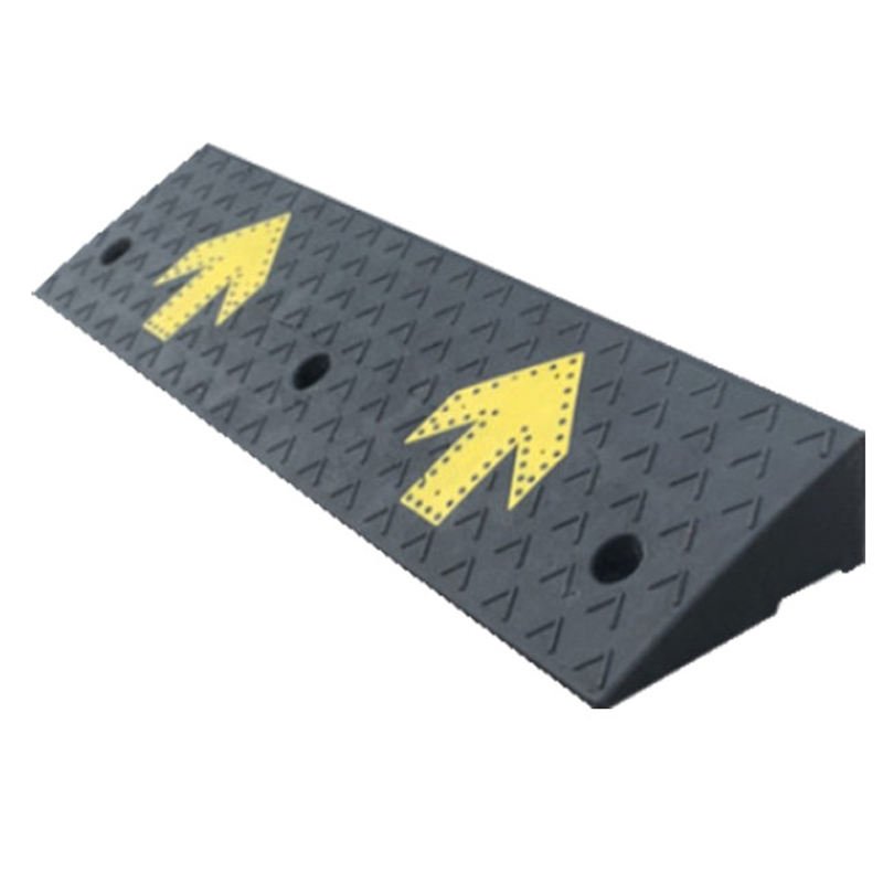 锦安行 JCH-LYP-X22 橡塑箭头路沿坡 100×30×11cm （单位：个）  黑色